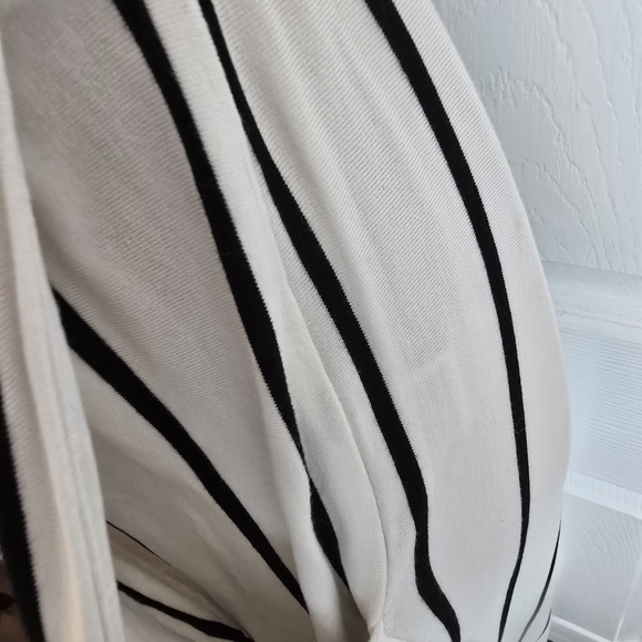 Elegant Striped Sleeveless Jumpsuit - Picture 4 of 8